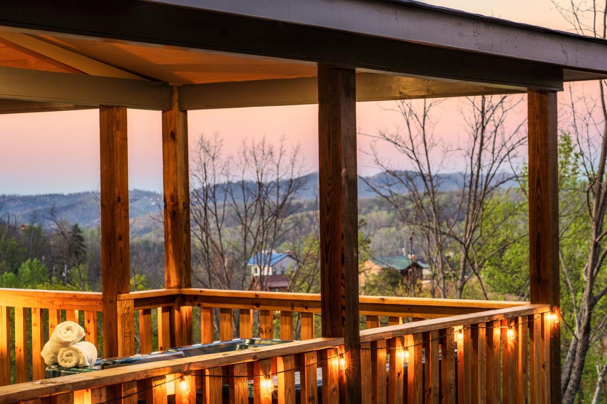 Mountainscape - Brand New Cabin W Views - Hottub - Firetable - Ps5 - Pooltable - 3 Pools Gatlinburg Luaran gambar