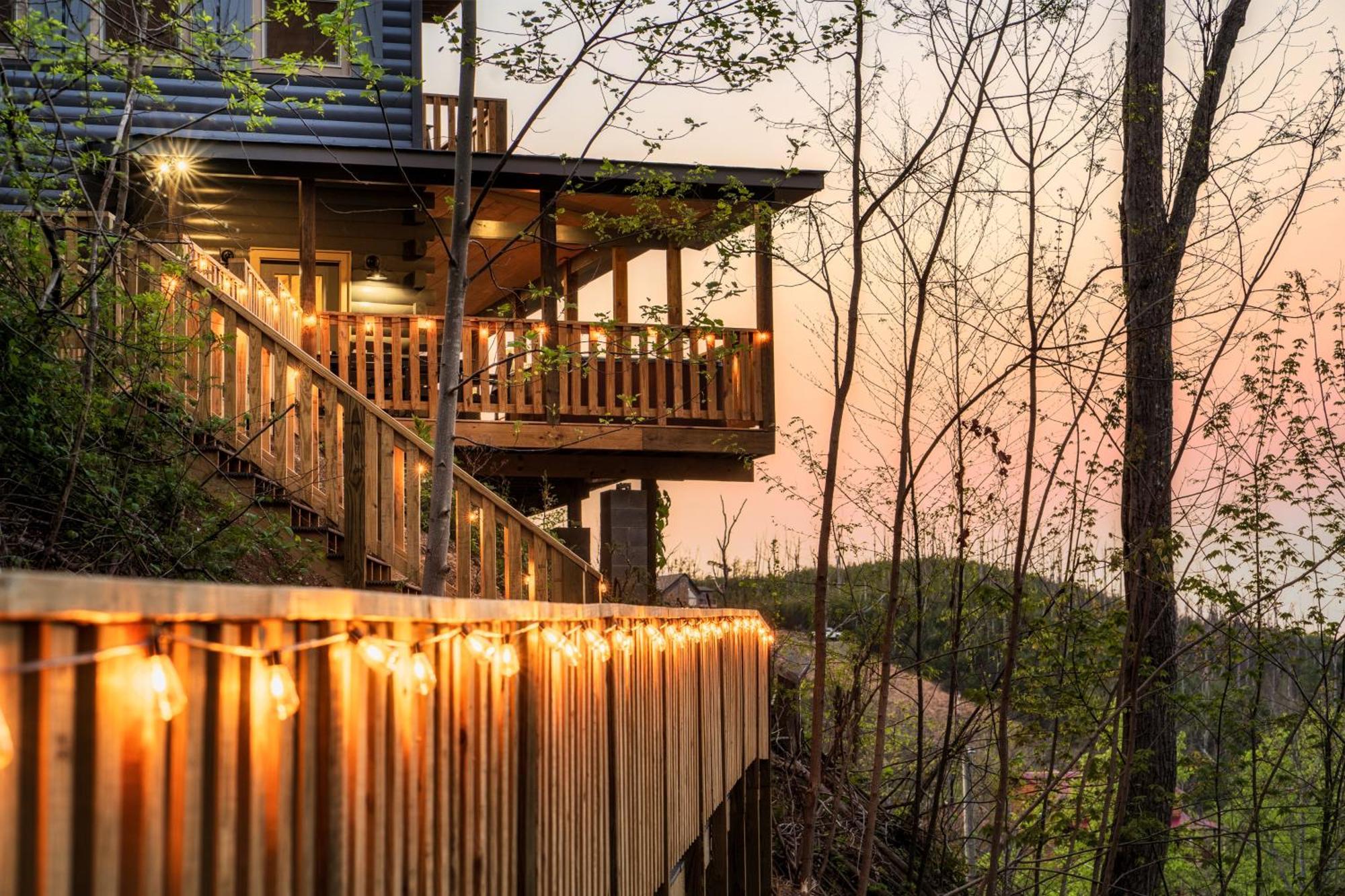 Mountainscape - Brand New Cabin W Views - Hottub - Firetable - Ps5 - Pooltable - 3 Pools Gatlinburg Luaran gambar