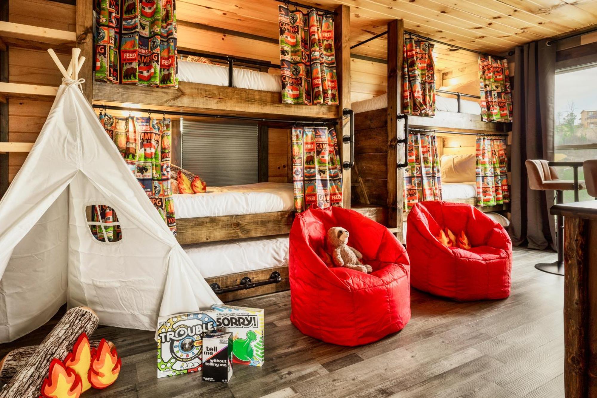 Mountainscape - Brand New Cabin W Views - Hottub - Firetable - Ps5 - Pooltable - 3 Pools Gatlinburg Luaran gambar