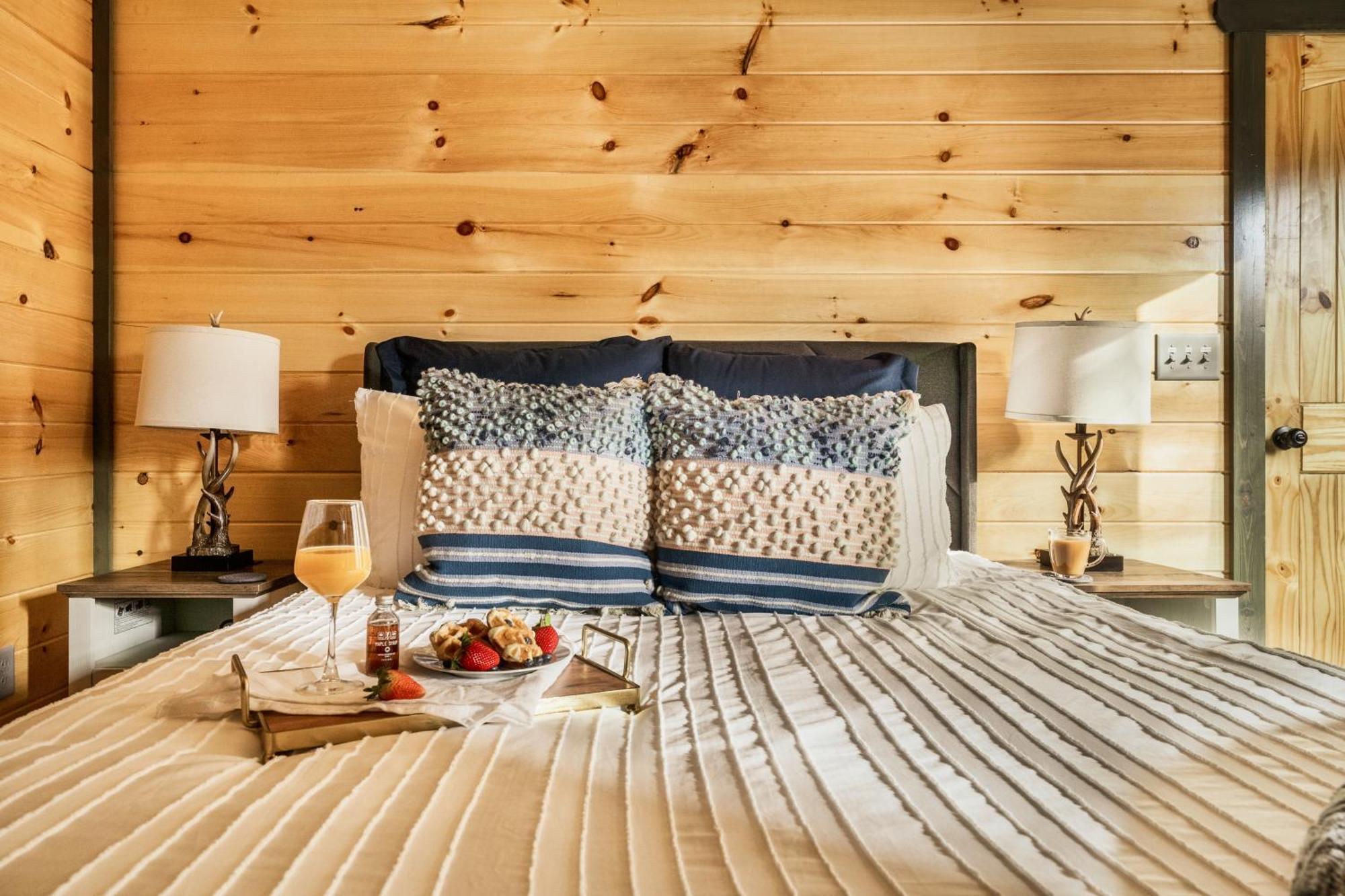 Mountainscape - Brand New Cabin W Views - Hottub - Firetable - Ps5 - Pooltable - 3 Pools Gatlinburg Luaran gambar